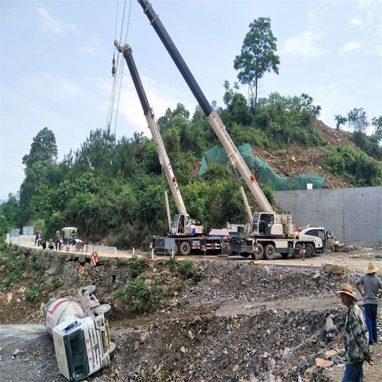佛罗镇汽车掉沟里叫吊车救援要多少钱