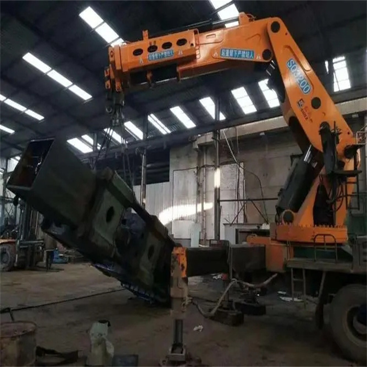 佛罗镇130吨折臂吊车出租吊机租赁附近电话